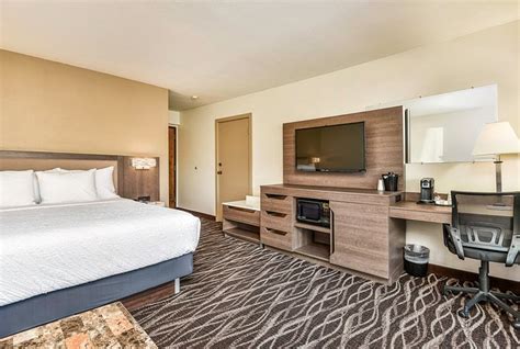 Cedar Street Hotel & Suites .